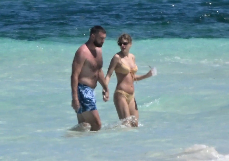 Travis Kelce and Taylor at the Beach