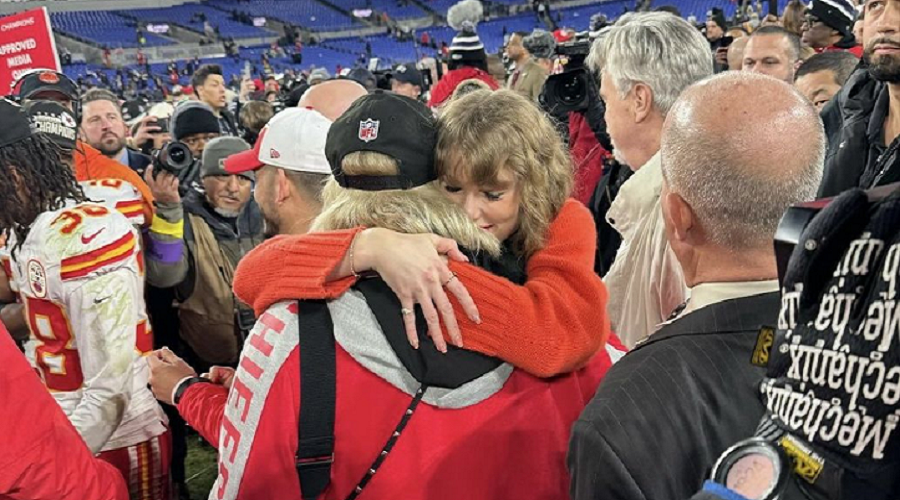 Taylor Swift Hugs Donna Kelce 