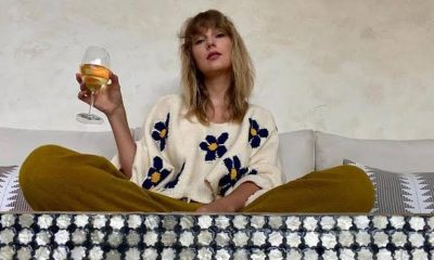 Taylor Swift drinking