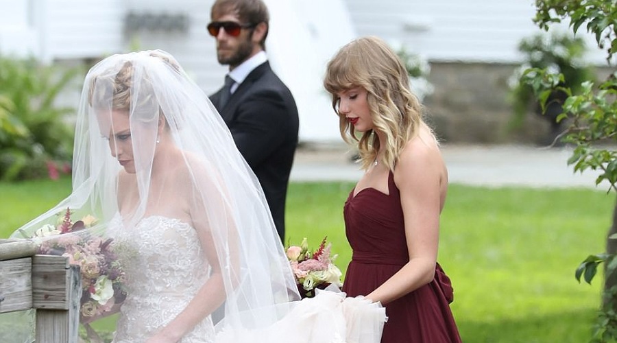 Taylor Swift at wedding